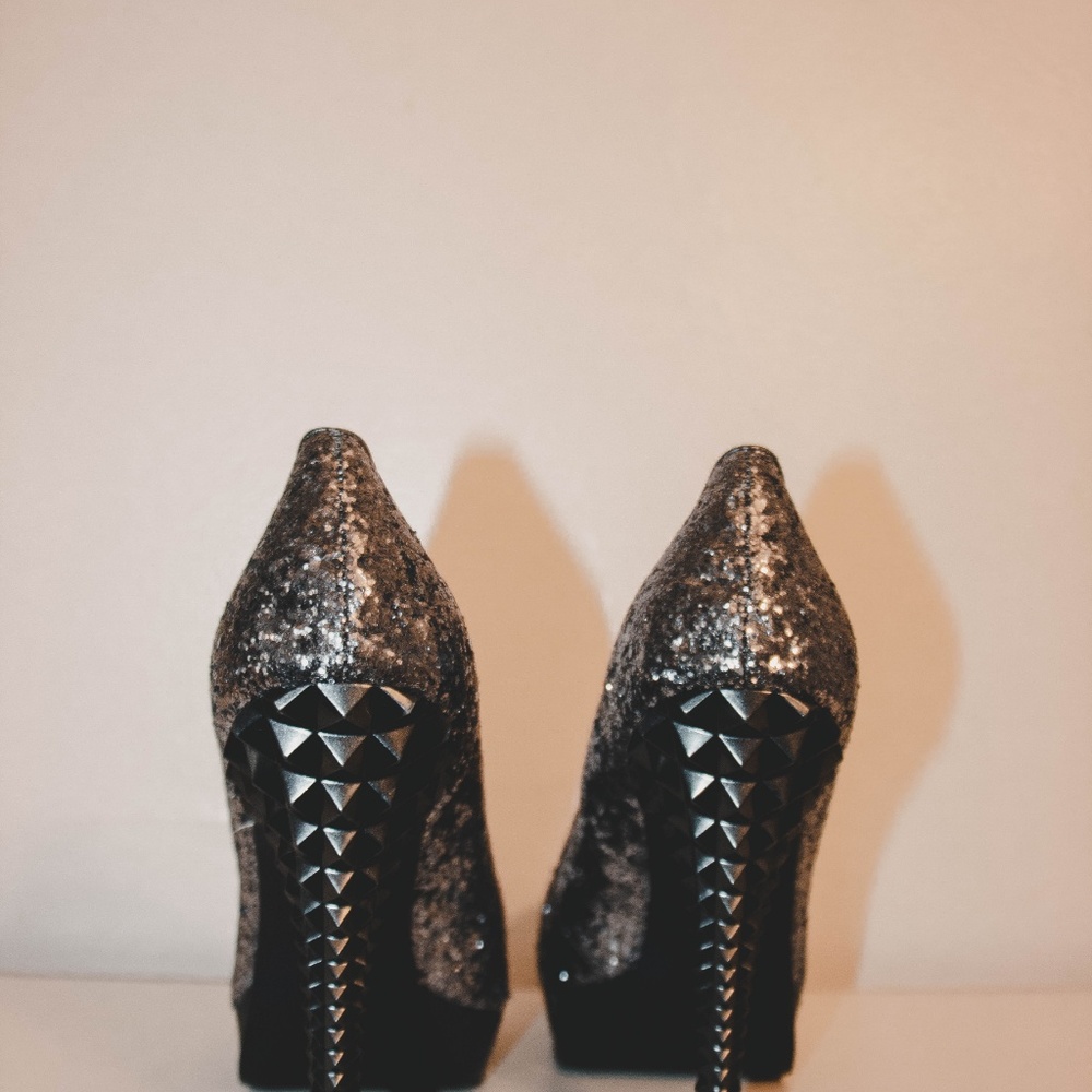 Heels - Picture 5 of 6